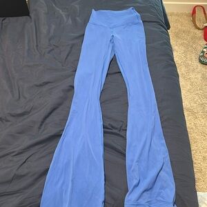 Only worn once 
Blue leggings